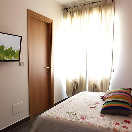 Alojamento de Acomodação e Pequeno-almoço Excellent Apartment In The Center Of Milan 3*